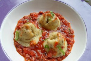 Tortellini de casa umplute cu ficat de pui