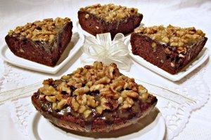 Negresa cu glazura de nuci caramelizate
