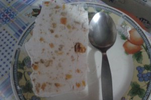 Nugat glacee cu nuci