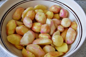 Cartofi noi aromati la cuptor