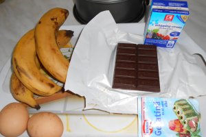 Tortulet cu crema de banane si visine