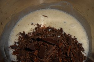 Tortulet cu crema de banane si visine