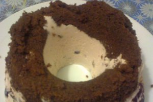 Guguluf cu crema de iaurt si cirese