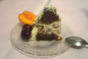 Guguluf cu crema de iaurt si cirese