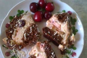 Guguluf cu crema de iaurt si cirese