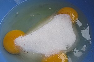 Prajitura cu ciocolata,crema si frisca