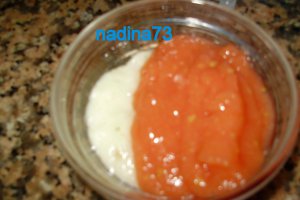 Mujdei de usturoi cu pasta de tomate