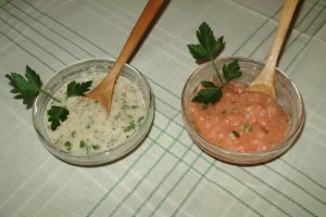 Mujdei de usturoi cu pasta de tomate