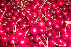 Rulada cu dulceata de cirese si crema de lamaie