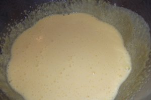 Rulada cu dulceata de cirese si crema de lamaie