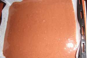 Rulada cu dulceata de cirese si crema de lamaie