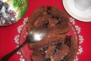 Rulada cu dulceata de cirese si crema de lamaie