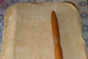 Aperitiv din foietaj de casa cu cascaval si chimen