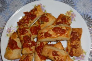 Aperitiv din foietaj de casa cu cascaval si chimen