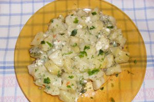 Cartofi cu cascaval/ branza, preparati la microunde