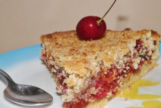 Tarta cu cirese si gutui