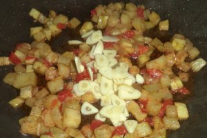 Spaghete cu sos de legume