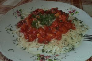 Spaghete cu sos de legume