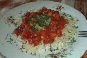 Spaghete cu sos de legume