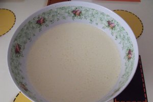 Tort de inghetata cu cacao, rom si stafide
