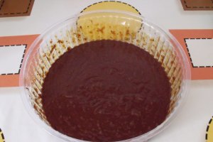 Tort de inghetata cu cacao, rom si stafide