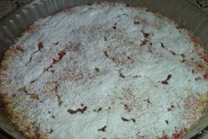 Clafoutis cu struguri albi strugurei rosii