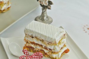 Prajitura cu frisca si gem