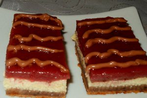 Prajitura cu branza de vaci si capsuni