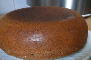 Chec cu ciocolata si stafide la Multicooker