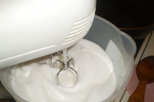Tarta pufoasa cu visine
