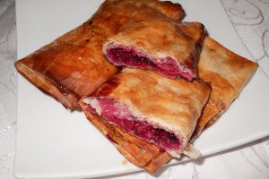 Strudel cu fructe de padure