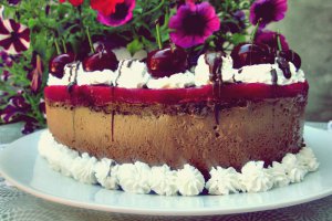Inima cu mousse ciocolata si visine
