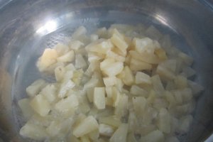 Prajitura din albusuri, cu nuca de cocos si ananas