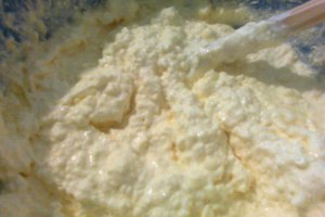 Placinta cu branza, reteta simpla si delicioasa pentru un desert clasic