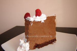 Tort cu mousse de ciocolata si zmeura