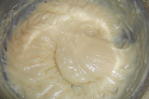 Mini ecler cu crema de vanilie