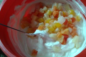 Tort cu crema de iaurt si jeleu de visine