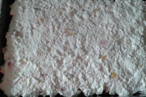 Tort cu crema de iaurt si jeleu de visine