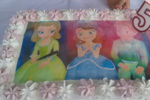 Tort cu crema de iaurt si jeleu de visine