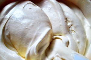 Prajitura cu rulada si mousse de vanilie
