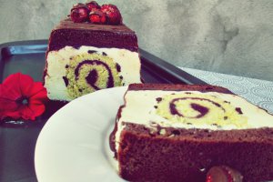 Prajitura cu rulada si mousse de vanilie