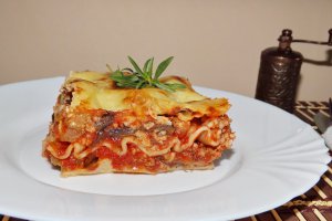 Lasagna cu vinete, dovlecei si carne de porc