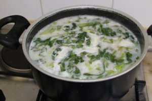 Supa de salata verde cu oua
