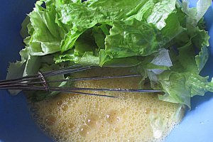 Omleta cu salata verde la cuptor