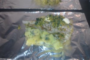 Cod alb cu sos de lamaie si cartofi in buzunar