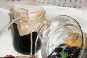Dulceata de visine cu menta