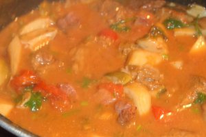 Spezzatino di vitello ai fungi [ Tocanita de vitel cu ciuperci ]