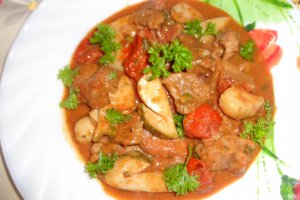 Spezzatino di vitello ai fungi [ Tocanita de vitel cu ciuperci ]