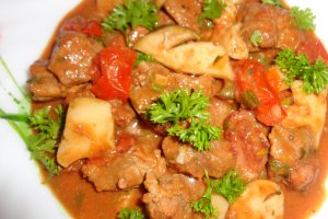 Spezzatino di vitello ai fungi [ Tocanita de vitel cu ciuperci ]