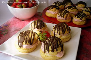 Eclere cu mousse de capsuni